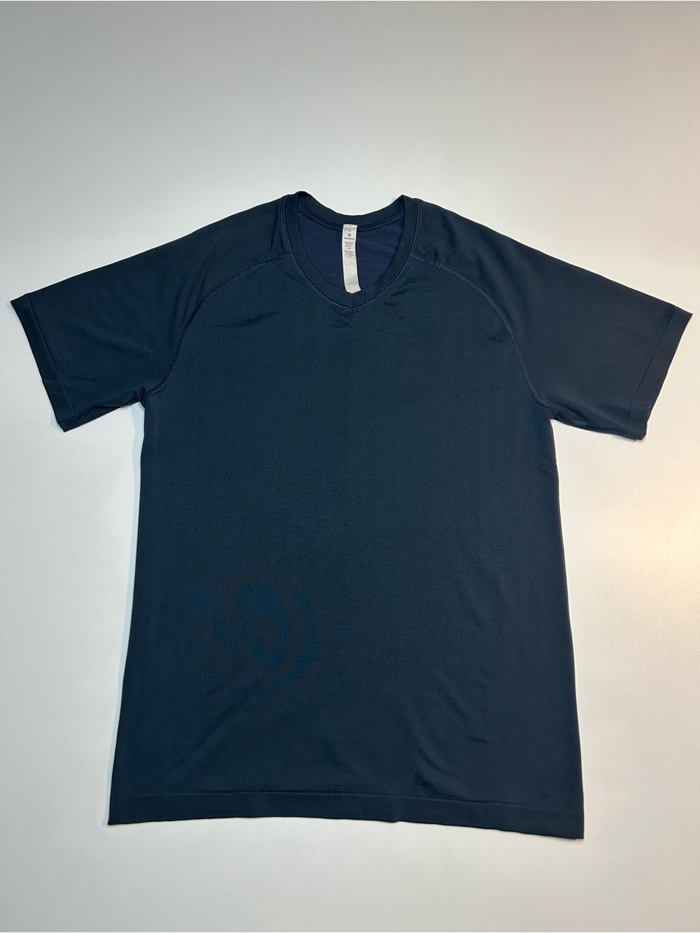 Lululemon Men's Metal Vent Tech Short Sleeve V-Neck Shirt Navy Blue